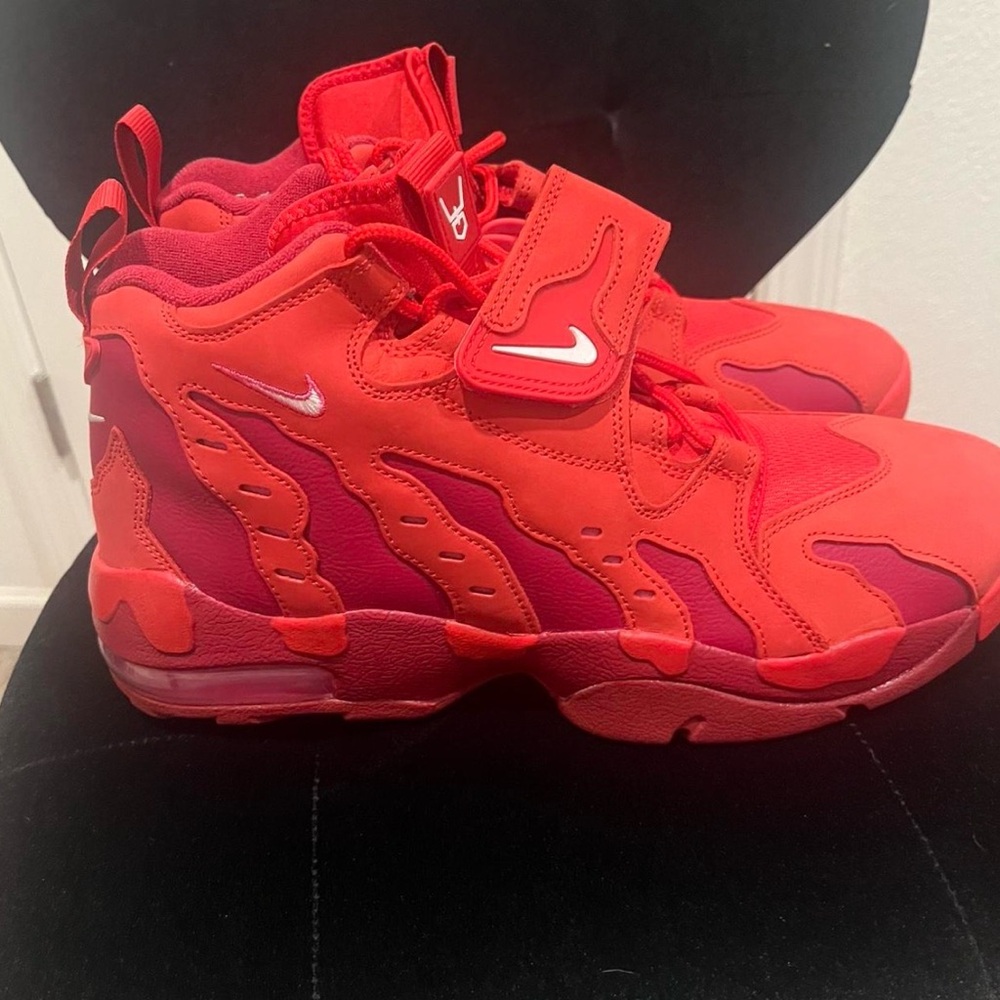 Nike men’s air max diamond Turf 96 Deion love letter with Flame Accents